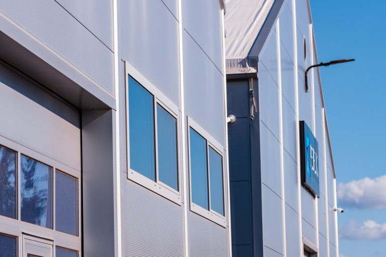 Gotowy obiekt w Ociążu - zdjęcie z bliska