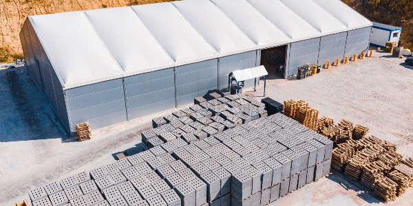 hala na placu budowy