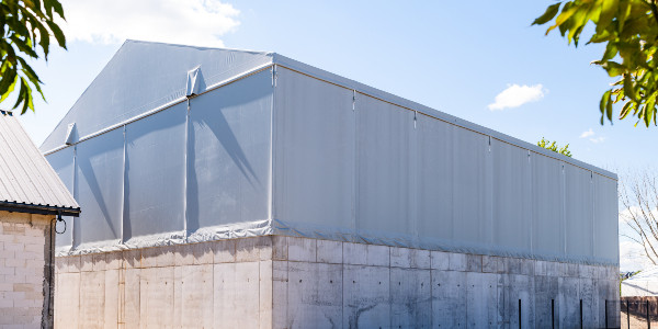 magazyn soli drogowej z plandeki