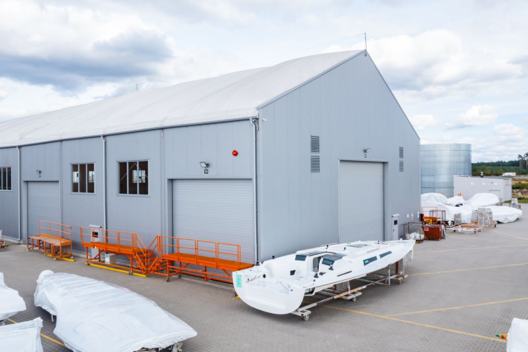 Hala Łukasiuk - widok z zewnątrz